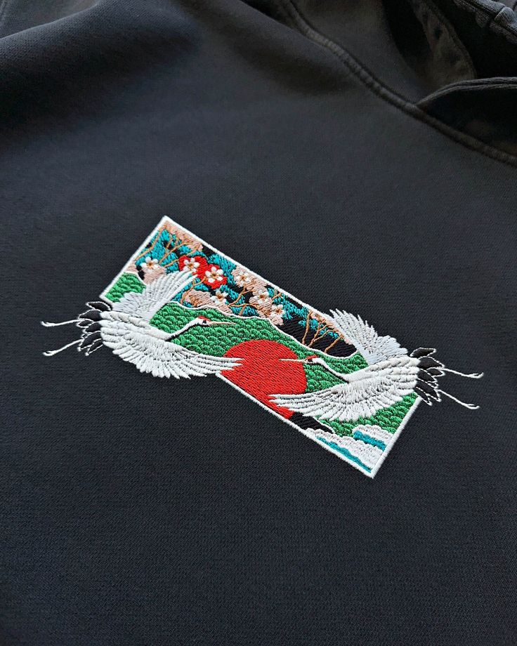 RED-CROWNED CRANE OVERSIZED HOODIE